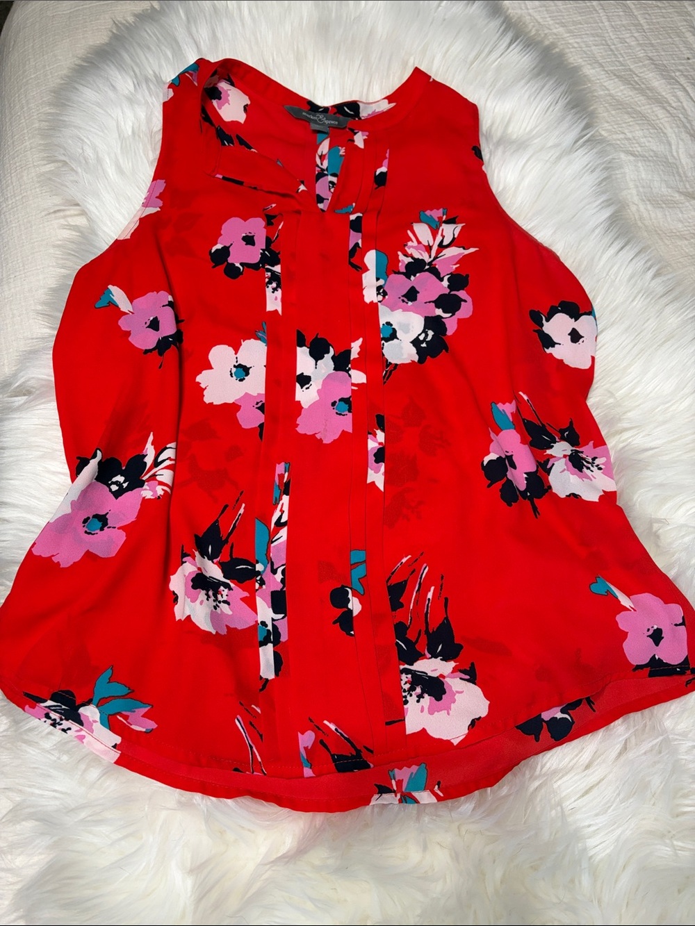 Market & Spruce Red Floral V-Neck Sleeveless Top